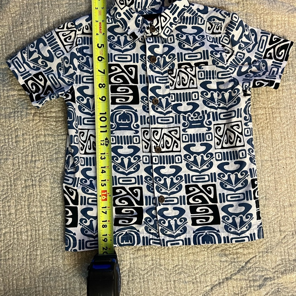 Boy’s Quiksilver Blue and white Patterned Shirt - size 5